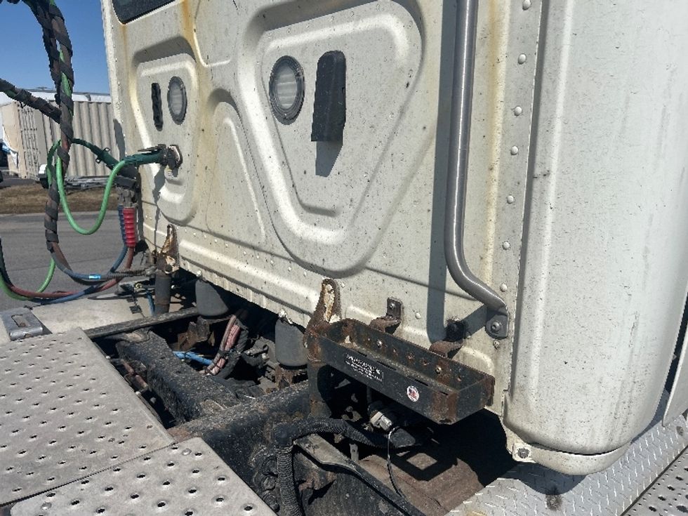 Day Cab Tractor-Heavy Duty Tractors-Freightliner-2019-Cascadia 11364ST-Londonderry-NH-639,097\n\t\tmiles-$ 25,250 - Image 17