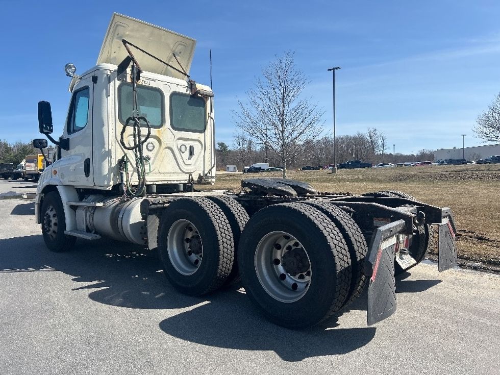 Day Cab Tractor-Heavy Duty Tractors-Freightliner-2019-Cascadia 11364ST-Londonderry-NH-639,097\n\t\tmiles-$ 25,250 - Image 5
