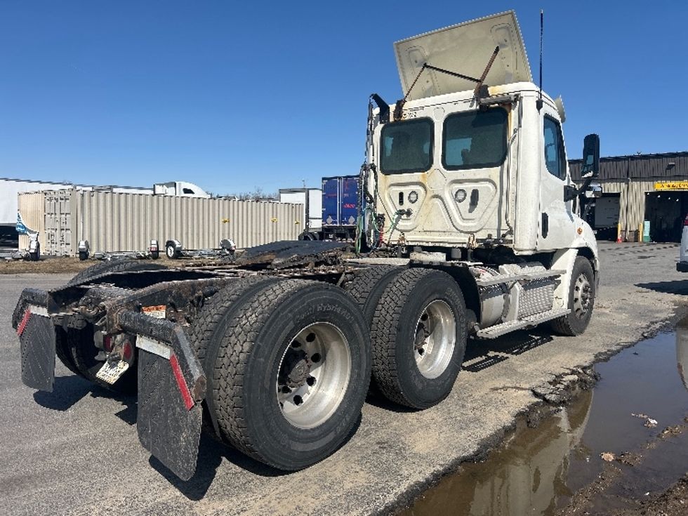 Day Cab Tractor-Heavy Duty Tractors-Freightliner-2019-Cascadia 11364ST-Londonderry-NH-639,097\n\t\tmiles-$ 25,250 - Image 7