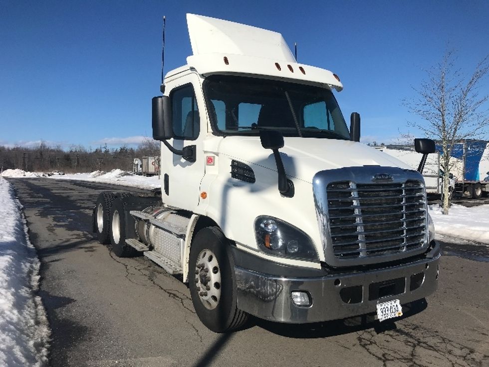 Day Cab Tractor-Heavy Duty Tractors-Freightliner-2019-Cascadia 11364ST-Londonderry-NH-643,917\n\t\tmiles-$ 25,750 - Image 1