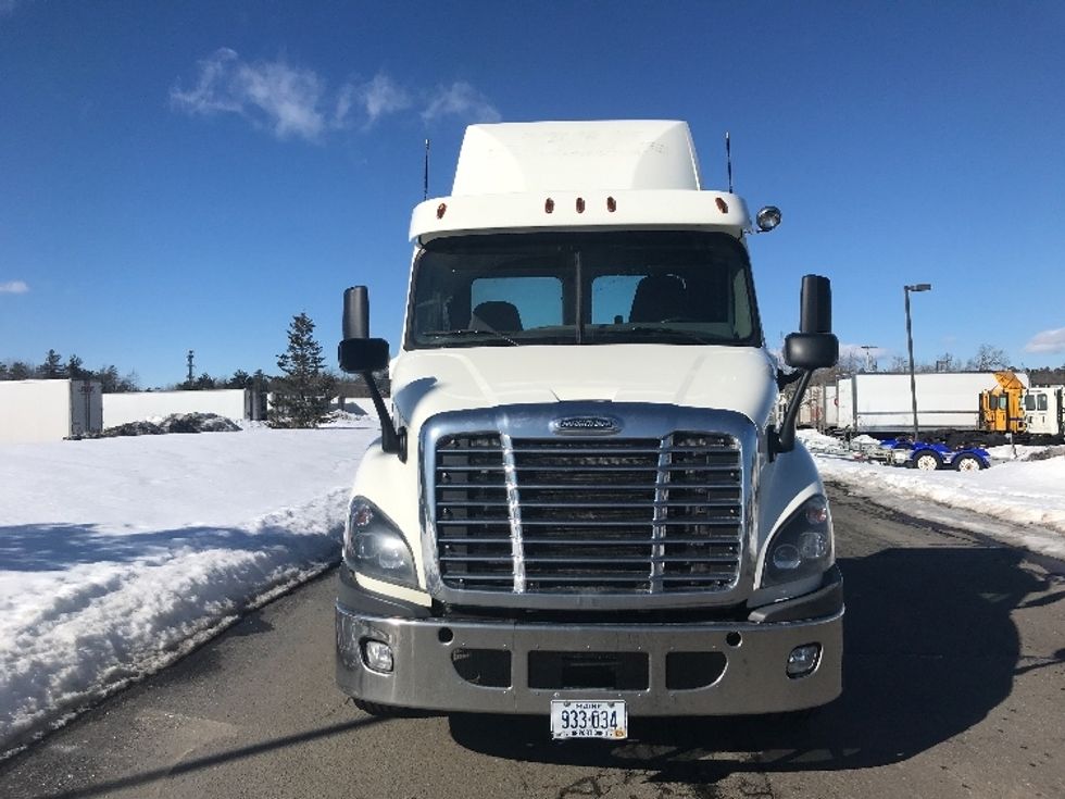 Day Cab Tractor-Heavy Duty Tractors-Freightliner-2019-Cascadia 11364ST-Londonderry-NH-643,917\n\t\tmiles-$ 25,750 - Image 2