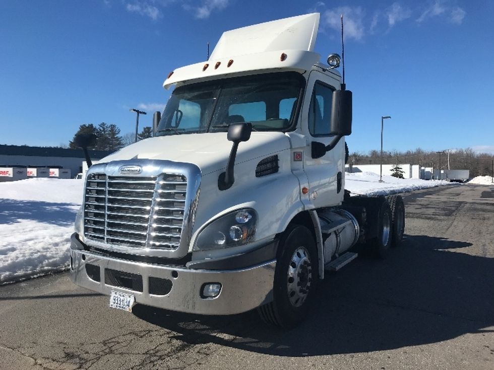 Day Cab Tractor-Heavy Duty Tractors-Freightliner-2019-Cascadia 11364ST-Londonderry-NH-643,917\n\t\tmiles-$ 25,750 - Image 3