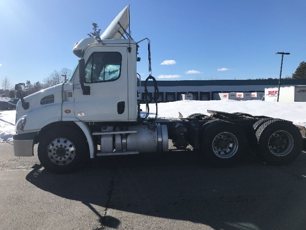 Day Cab Tractor-Heavy Duty Tractors-Freightliner-2019-Cascadia 11364ST-Londonderry-NH-643,917\n\t\tmiles-$ 25,750 - Image 4