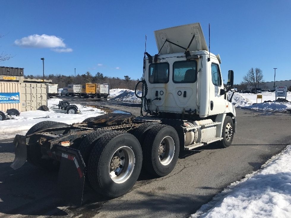 Day Cab Tractor-Heavy Duty Tractors-Freightliner-2019-Cascadia 11364ST-Londonderry-NH-643,917\n\t\tmiles-$ 25,750 - Image 7