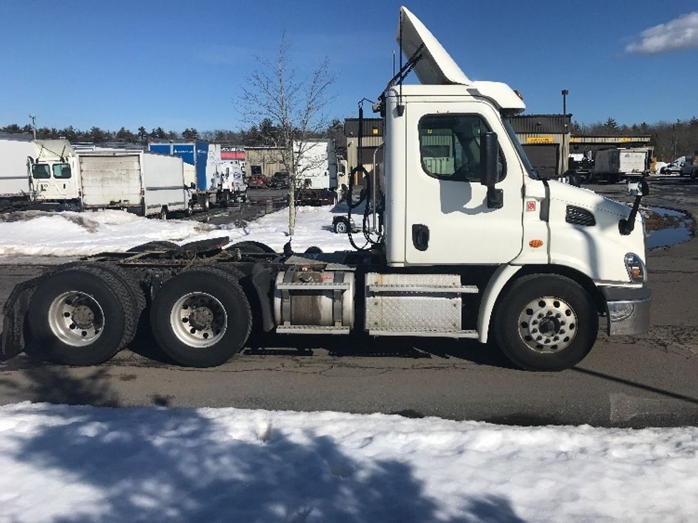 Day Cab Tractor-Heavy Duty Tractors-Freightliner-2019-Cascadia 11364ST-Londonderry-NH-643,917\n\t\tmiles-$ 25,750 - Image 8