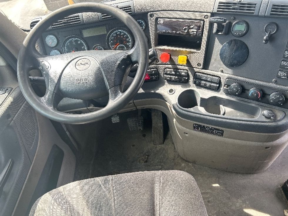 Day Cab Tractor-Heavy Duty Tractors-Freightliner-2019-Cascadia 11364ST-Londonderry-NH-687,547\n\t\tmiles-$ 24,250 - Image 11