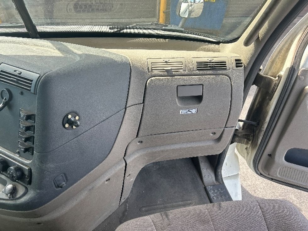 Day Cab Tractor-Heavy Duty Tractors-Freightliner-2019-Cascadia 11364ST-Londonderry-NH-687,547\n\t\tmiles-$ 24,250 - Image 13