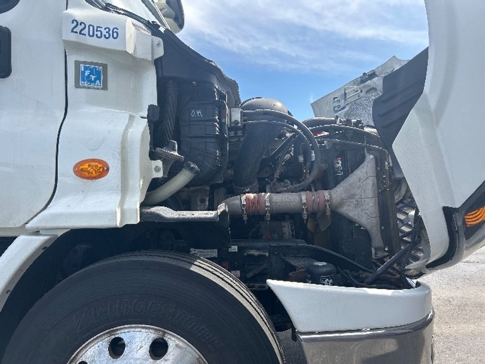 Day Cab Tractor-Heavy Duty Tractors-Freightliner-2019-Cascadia 11364ST-Londonderry-NH-687,547\n\t\tmiles-$ 24,250 - Image 15