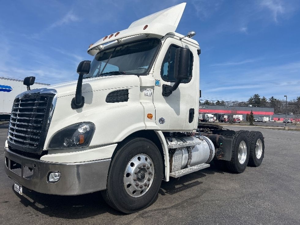 Day Cab Tractor-Heavy Duty Tractors-Freightliner-2019-Cascadia 11364ST-Londonderry-NH-687,547\n\t\tmiles-$ 24,250 - Image 3