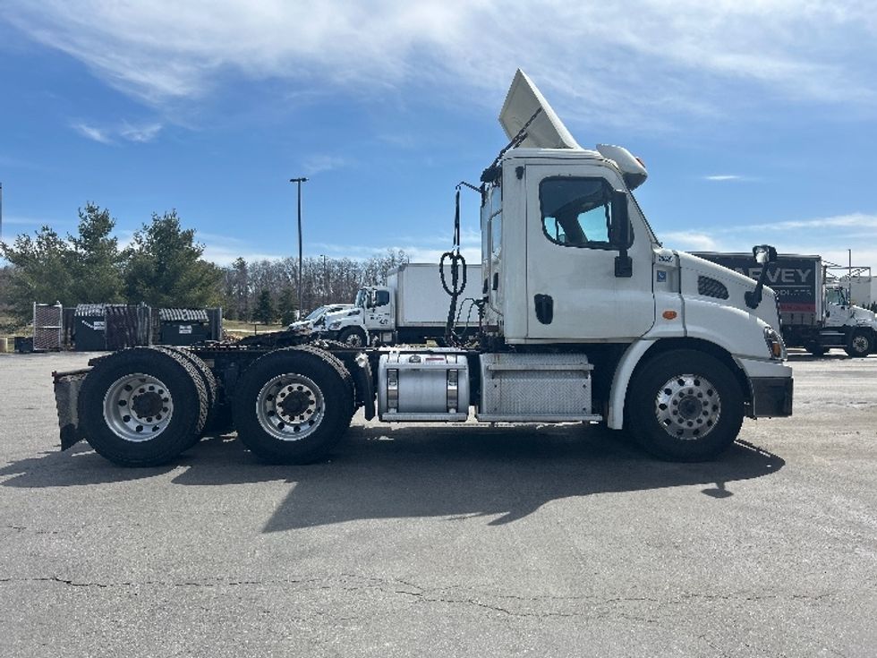 Day Cab Tractor-Heavy Duty Tractors-Freightliner-2019-Cascadia 11364ST-Londonderry-NH-687,547\n\t\tmiles-$ 24,250 - Image 8
