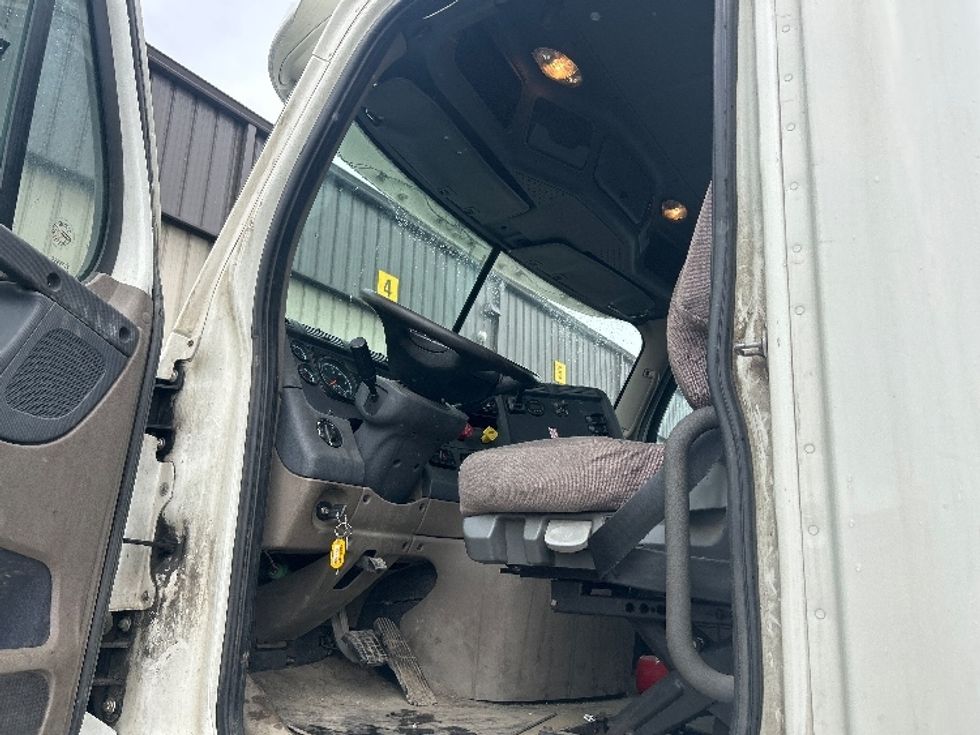 Day Cab Tractor-Heavy Duty Tractors-Freightliner-2019-Cascadia 11364ST-Londonderry-NH-702,737\n\t\tmiles-$ 24,250 - Image 10