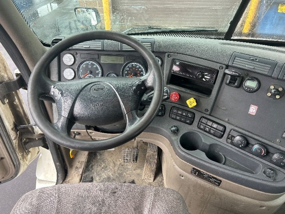 Day Cab Tractor-Heavy Duty Tractors-Freightliner-2019-Cascadia 11364ST-Londonderry-NH-702,737\n\t\tmiles-$ 24,250 - Image 11