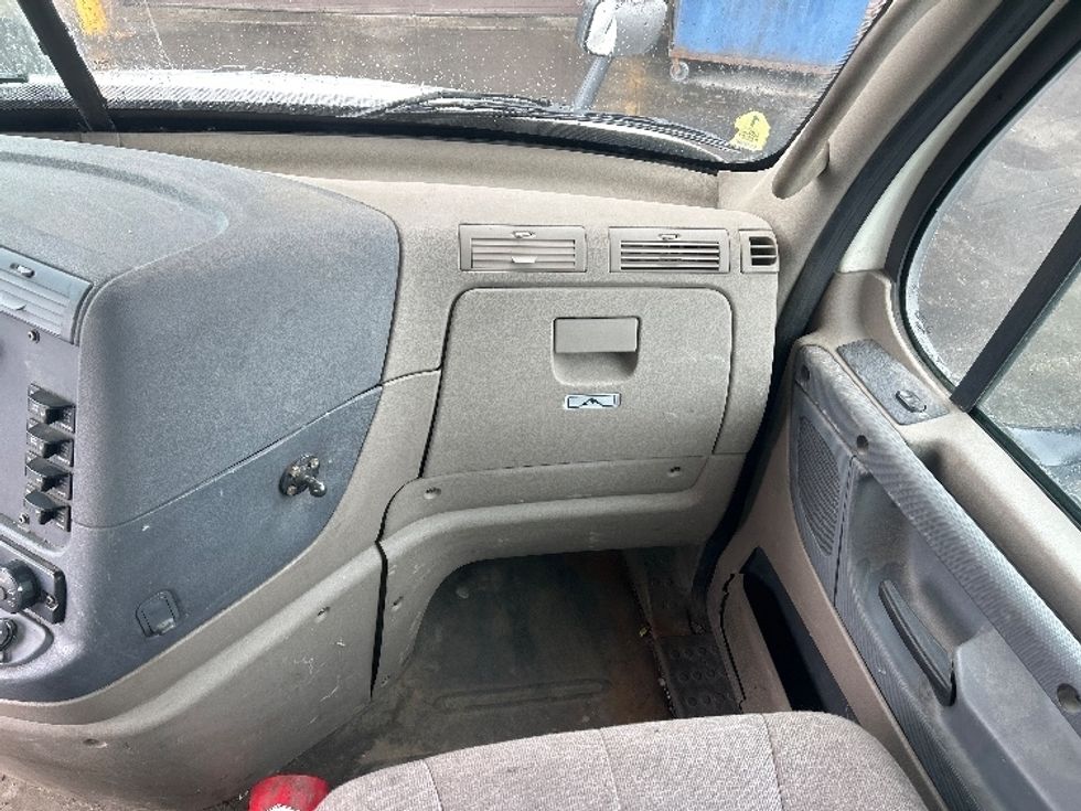 Day Cab Tractor-Heavy Duty Tractors-Freightliner-2019-Cascadia 11364ST-Londonderry-NH-702,737\n\t\tmiles-$ 24,250 - Image 13