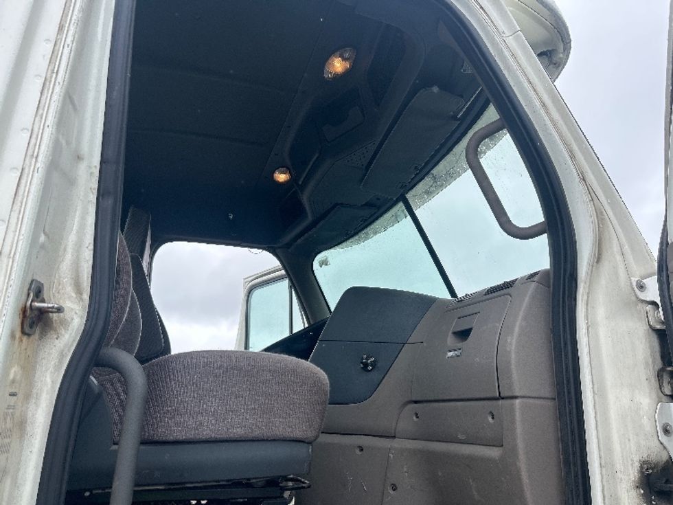 Day Cab Tractor-Heavy Duty Tractors-Freightliner-2019-Cascadia 11364ST-Londonderry-NH-702,737\n\t\tmiles-$ 24,250 - Image 14