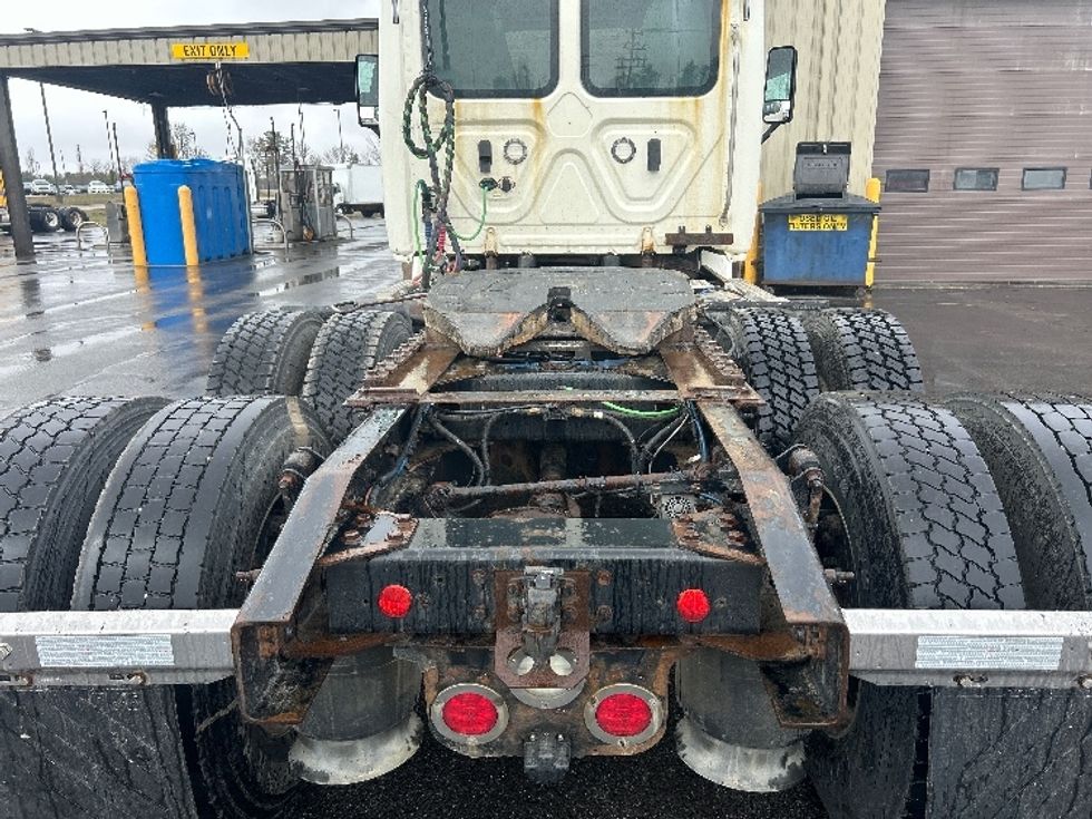 Day Cab Tractor-Heavy Duty Tractors-Freightliner-2019-Cascadia 11364ST-Londonderry-NH-702,737\n\t\tmiles-$ 24,250 - Image 6