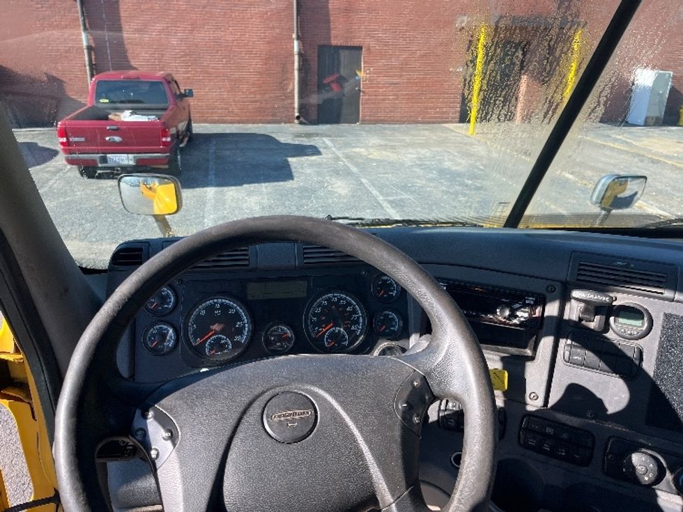 Day Cab Tractor-Heavy Duty Tractors-Freightliner-2019-Cascadia 11364ST-Martinsville-VA-482,912\n\t\tmiles-$ 39,000 - Image 11