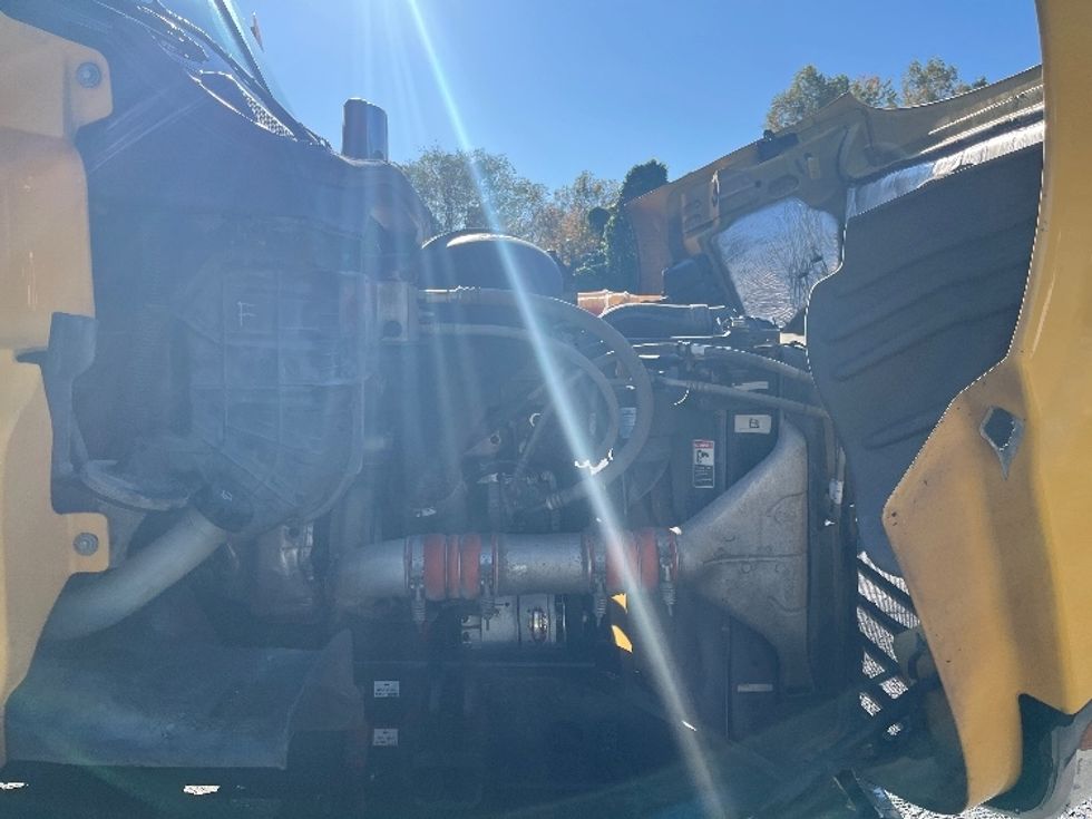 Day Cab Tractor-Heavy Duty Tractors-Freightliner-2019-Cascadia 11364ST-Martinsville-VA-482,912\n\t\tmiles-$ 39,000 - Image 15