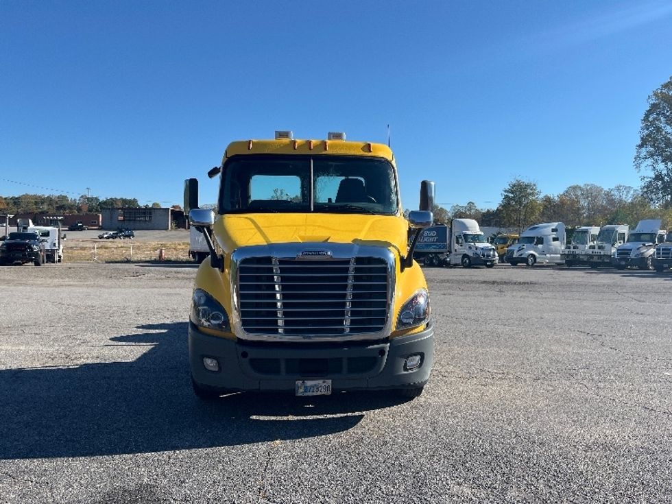 Day Cab Tractor-Heavy Duty Tractors-Freightliner-2019-Cascadia 11364ST-Martinsville-VA-482,912\n\t\tmiles-$ 39,000 - Image 2