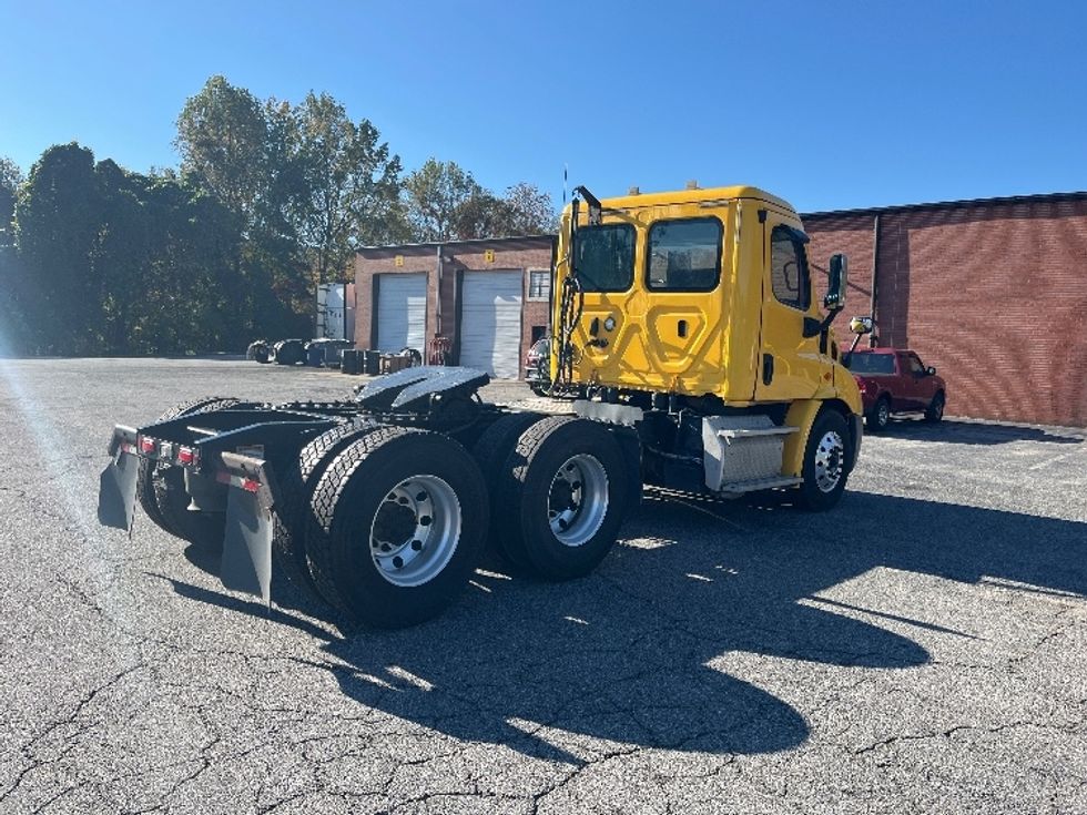 Day Cab Tractor-Heavy Duty Tractors-Freightliner-2019-Cascadia 11364ST-Martinsville-VA-482,912\n\t\tmiles-$ 39,000 - Image 7