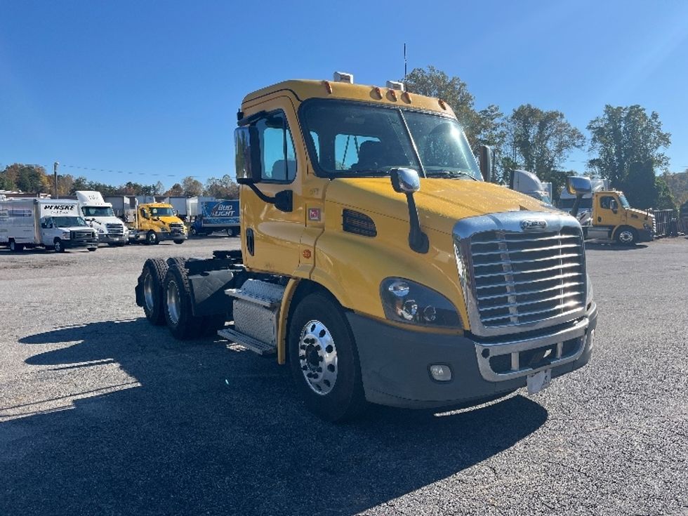 Day Cab Tractor-Heavy Duty Tractors-Freightliner-2019-Cascadia 11364ST-Martinsville-VA-496,968\n\t\tmiles-$ 37,500 - Image 1