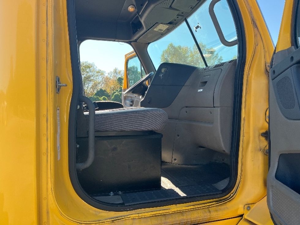 Day Cab Tractor-Heavy Duty Tractors-Freightliner-2019-Cascadia 11364ST-Martinsville-VA-496,968\n\t\tmiles-$ 37,500 - Image 12