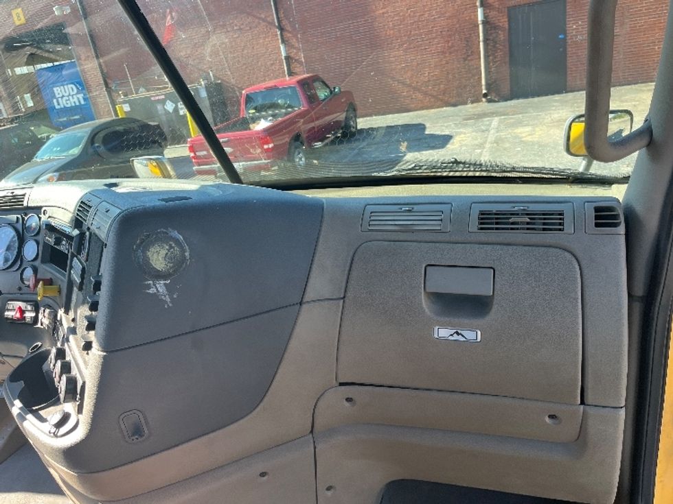 Day Cab Tractor-Heavy Duty Tractors-Freightliner-2019-Cascadia 11364ST-Martinsville-VA-496,968\n\t\tmiles-$ 37,500 - Image 13
