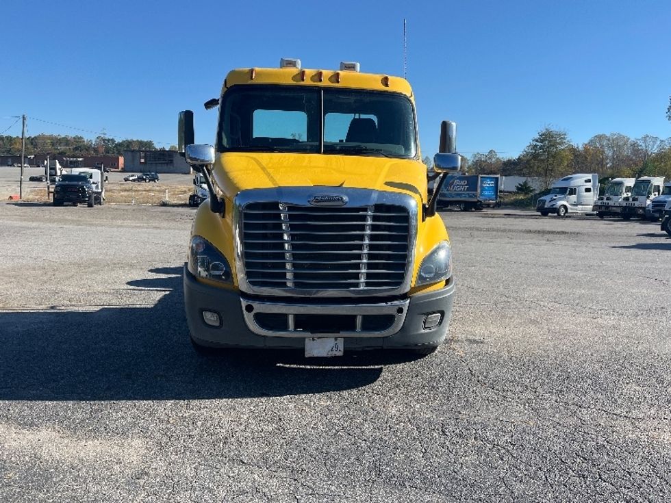 Day Cab Tractor-Heavy Duty Tractors-Freightliner-2019-Cascadia 11364ST-Martinsville-VA-496,968\n\t\tmiles-$ 37,500 - Image 2