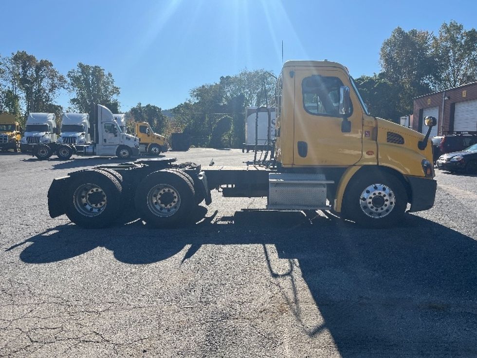 Day Cab Tractor-Heavy Duty Tractors-Freightliner-2019-Cascadia 11364ST-Martinsville-VA-496,968\n\t\tmiles-$ 37,500 - Image 8