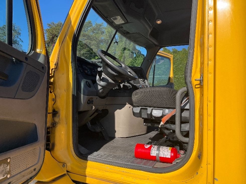 Day Cab Tractor-Heavy Duty Tractors-Freightliner-2019-Cascadia 11364ST-Martinsville-VA-496,968\n\t\tmiles-$ 37,500 - Image 9