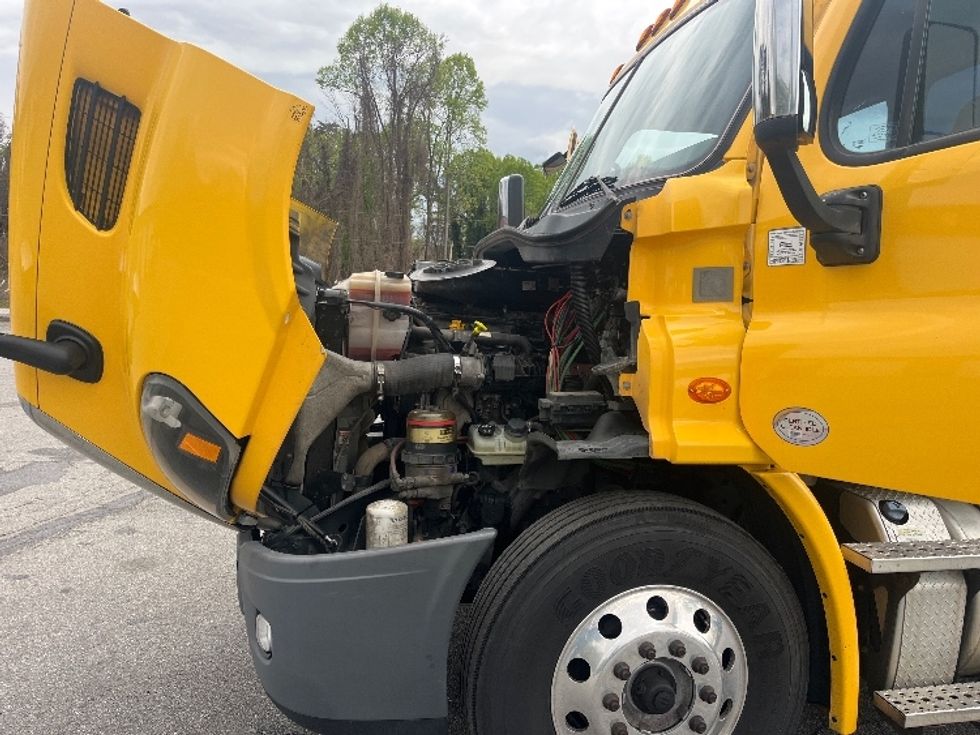 Day Cab Tractor-Heavy Duty Tractors-Freightliner-2019-Cascadia 11364ST-Martinsville-VA-532,043\n\t\tmiles-$ 28,000 - Image 16