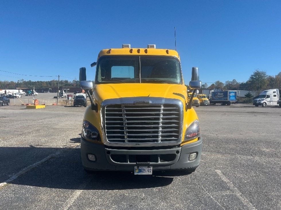 Day Cab Tractor-Heavy Duty Tractors-Freightliner-2019-Cascadia 11364ST-Martinsville-VA-553,708\n\t\tmiles-$ 31,750 - Image 2