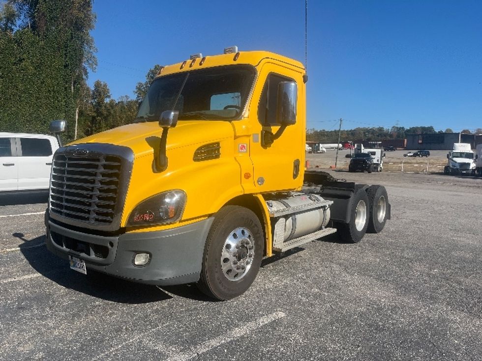 Day Cab Tractor-Heavy Duty Tractors-Freightliner-2019-Cascadia 11364ST-Martinsville-VA-553,708\n\t\tmiles-$ 31,750 - Image 3