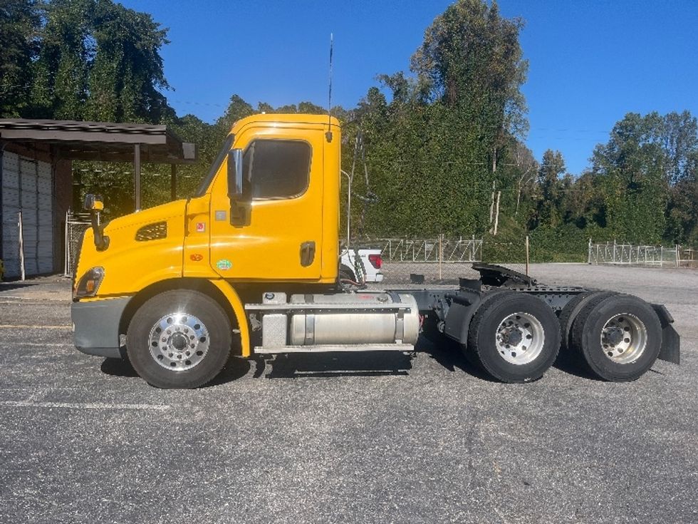 Day Cab Tractor-Heavy Duty Tractors-Freightliner-2019-Cascadia 11364ST-Martinsville-VA-553,708\n\t\tmiles-$ 31,750 - Image 4