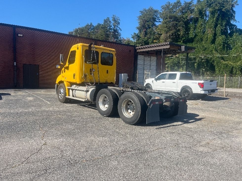 Day Cab Tractor-Heavy Duty Tractors-Freightliner-2019-Cascadia 11364ST-Martinsville-VA-553,708\n\t\tmiles-$ 31,750 - Image 5