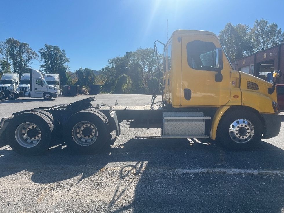 Day Cab Tractor-Heavy Duty Tractors-Freightliner-2019-Cascadia 11364ST-Martinsville-VA-553,708\n\t\tmiles-$ 31,750 - Image 8