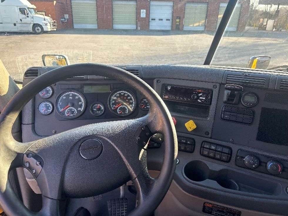 Day Cab Tractor-Heavy Duty Tractors-Freightliner-2019-Cascadia 11364ST-Martinsville-VA-567,968\n\t\tmiles-$ 24,750 - Image 11