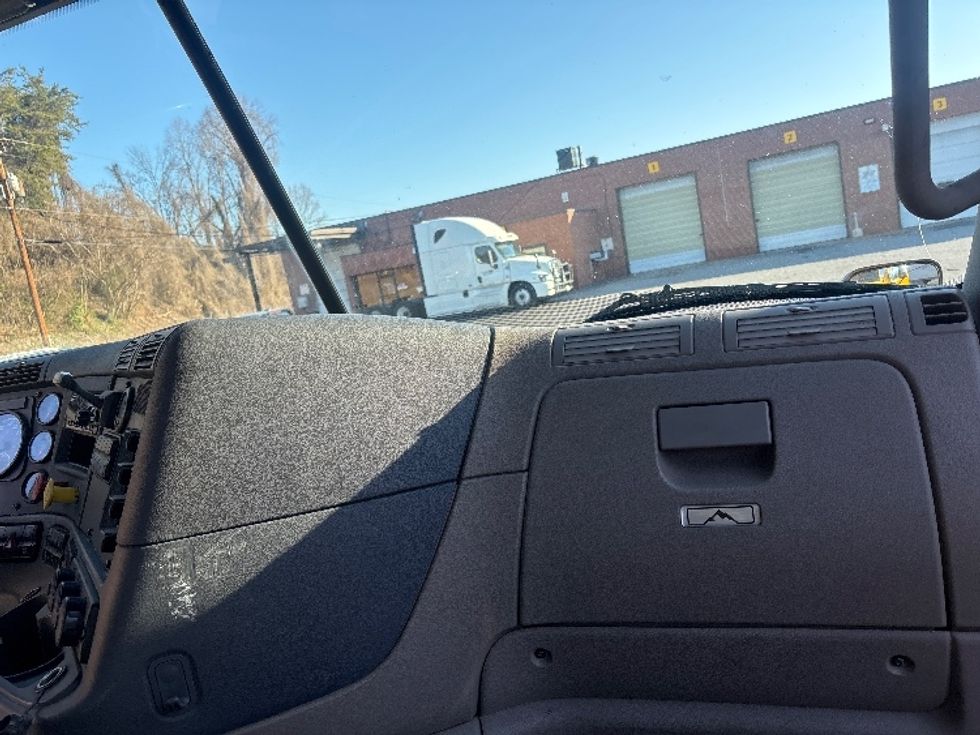 Day Cab Tractor-Heavy Duty Tractors-Freightliner-2019-Cascadia 11364ST-Martinsville-VA-567,968\n\t\tmiles-$ 24,750 - Image 13