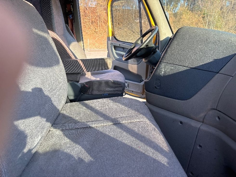 Day Cab Tractor-Heavy Duty Tractors-Freightliner-2019-Cascadia 11364ST-Martinsville-VA-567,968\n\t\tmiles-$ 24,750 - Image 14