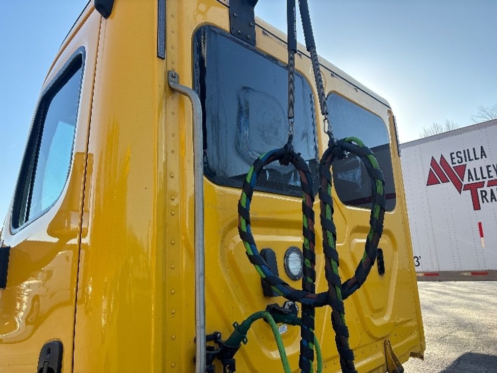 Day Cab Tractor-Heavy Duty Tractors-Freightliner-2019-Cascadia 11364ST-Martinsville-VA-567,968\n\t\tmiles-$ 24,750 - Image 24