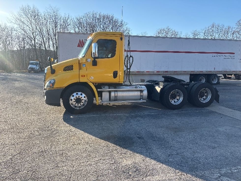 Day Cab Tractor-Heavy Duty Tractors-Freightliner-2019-Cascadia 11364ST-Martinsville-VA-567,968\n\t\tmiles-$ 24,750 - Image 4