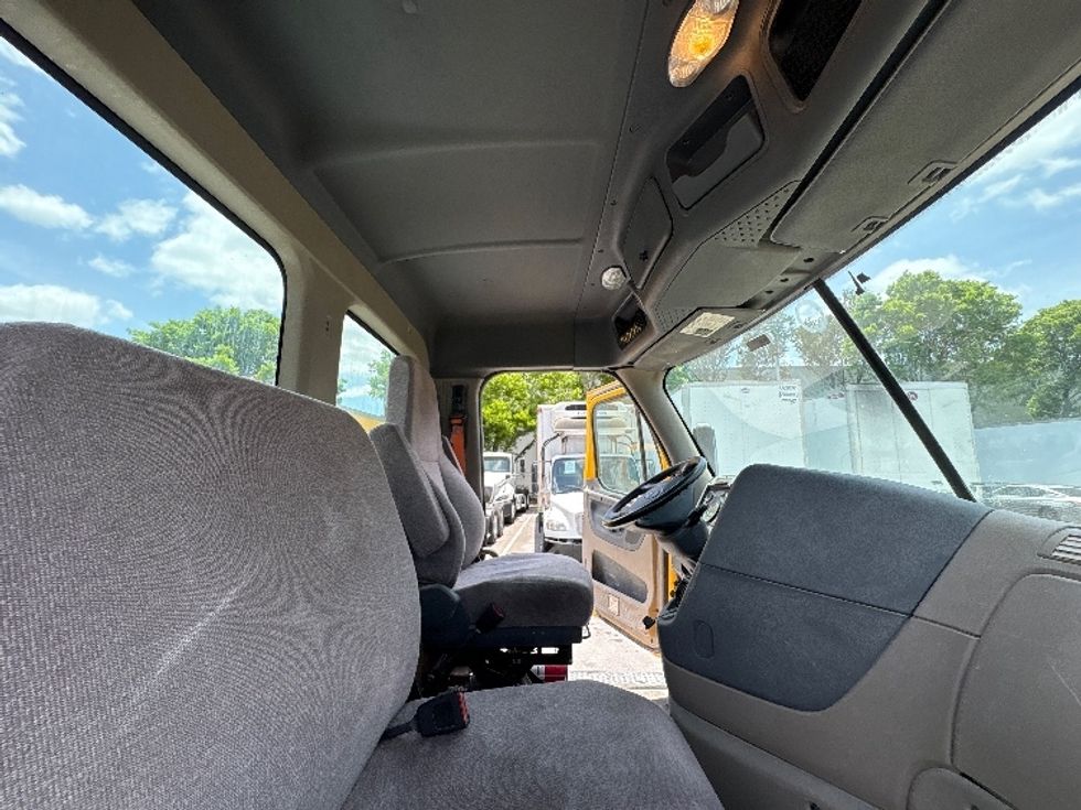 Day Cab Tractor-Heavy Duty Tractors-Freightliner-2019-Cascadia 11364ST-Medley-FL-199,157\n\t\tmiles-$ 48,500 - Image 14