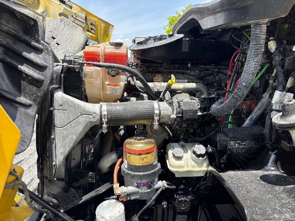 Day Cab Tractor-Heavy Duty Tractors-Freightliner-2019-Cascadia 11364ST-Medley-FL-199,157\n\t\tmiles-$ 48,500 - Image 16