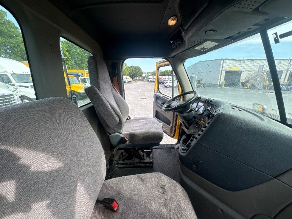 Day Cab Tractor-Heavy Duty Tractors-Freightliner-2019-Cascadia 11364ST-Medley-FL-270,041\n\t\tmiles-$ 44,500 - Image 14