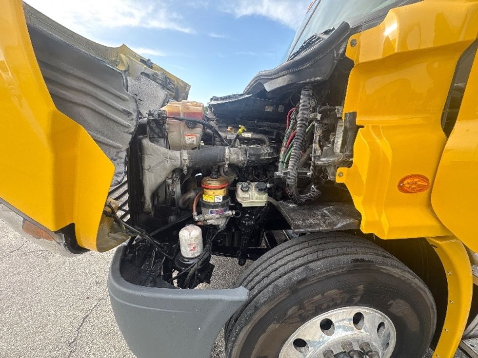 Day Cab Tractor-Heavy Duty Tractors-Freightliner-2019-Cascadia 11364ST-Medley-FL-270,041\n\t\tmiles-$ 44,500 - Image 16
