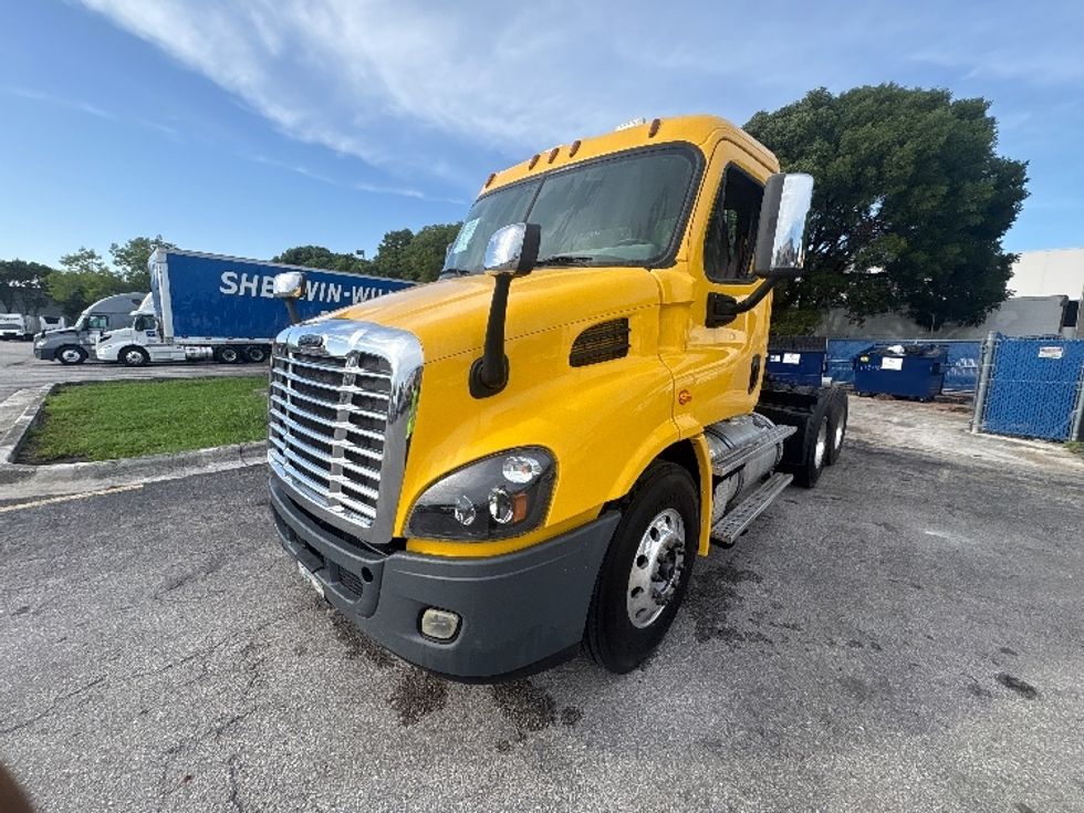 Day Cab Tractor-Heavy Duty Tractors-Freightliner-2019-Cascadia 11364ST-Medley-FL-270,041\n\t\tmiles-$ 44,500 - Image 3