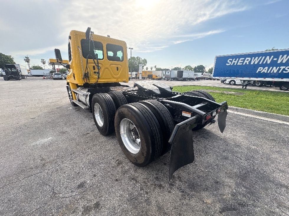 Day Cab Tractor-Heavy Duty Tractors-Freightliner-2019-Cascadia 11364ST-Medley-FL-270,041\n\t\tmiles-$ 44,500 - Image 5