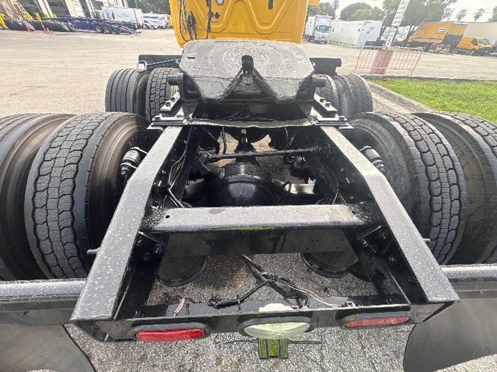 Day Cab Tractor-Heavy Duty Tractors-Freightliner-2019-Cascadia 11364ST-Medley-FL-270,041\n\t\tmiles-$ 44,500 - Image 6