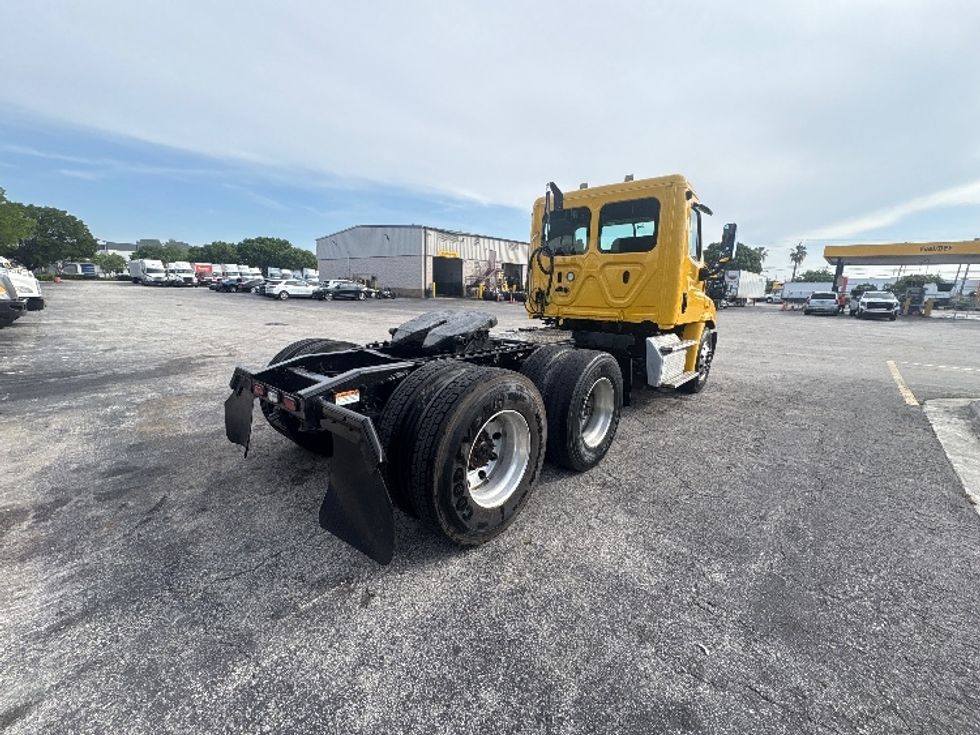 Day Cab Tractor-Heavy Duty Tractors-Freightliner-2019-Cascadia 11364ST-Medley-FL-270,041\n\t\tmiles-$ 44,500 - Image 7