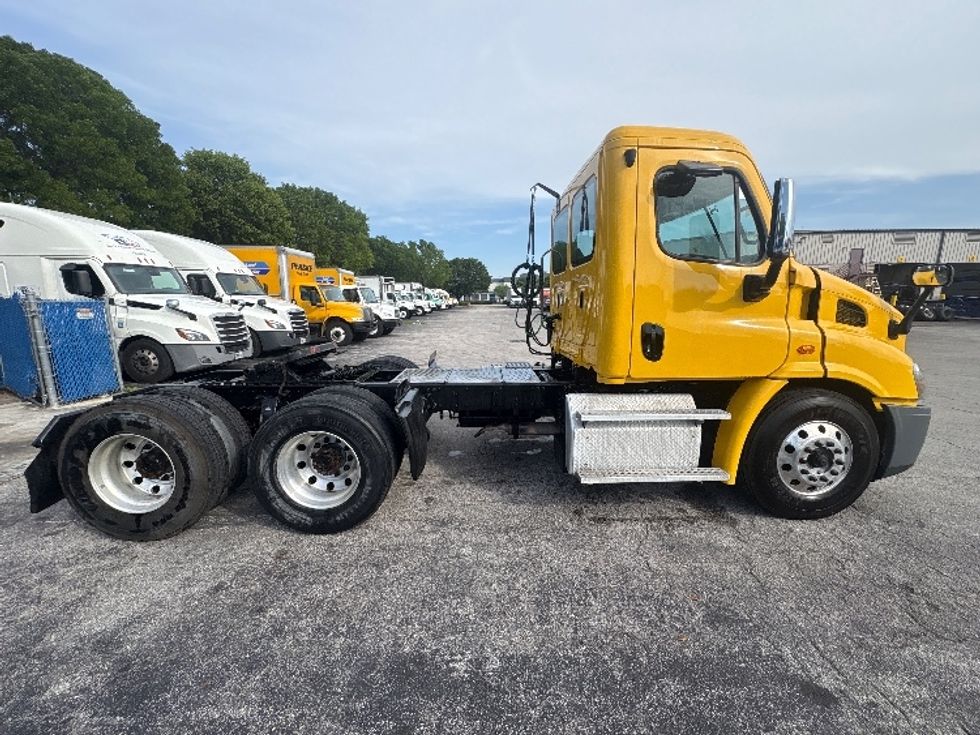Day Cab Tractor-Heavy Duty Tractors-Freightliner-2019-Cascadia 11364ST-Medley-FL-270,041\n\t\tmiles-$ 44,500 - Image 8