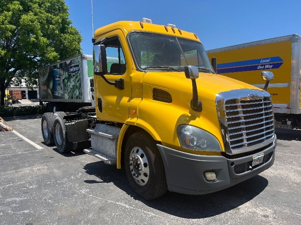 Day Cab Tractor-Heavy Duty Tractors-Freightliner-2019-Cascadia 11364ST-Medley-FL-270,207\n\t\tmiles-$ 44,250 - Image 1